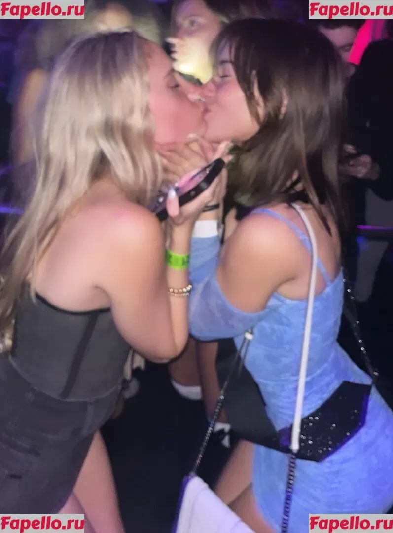 Julia & Katelyn Ernst Onlyfans Photo Gallery 
