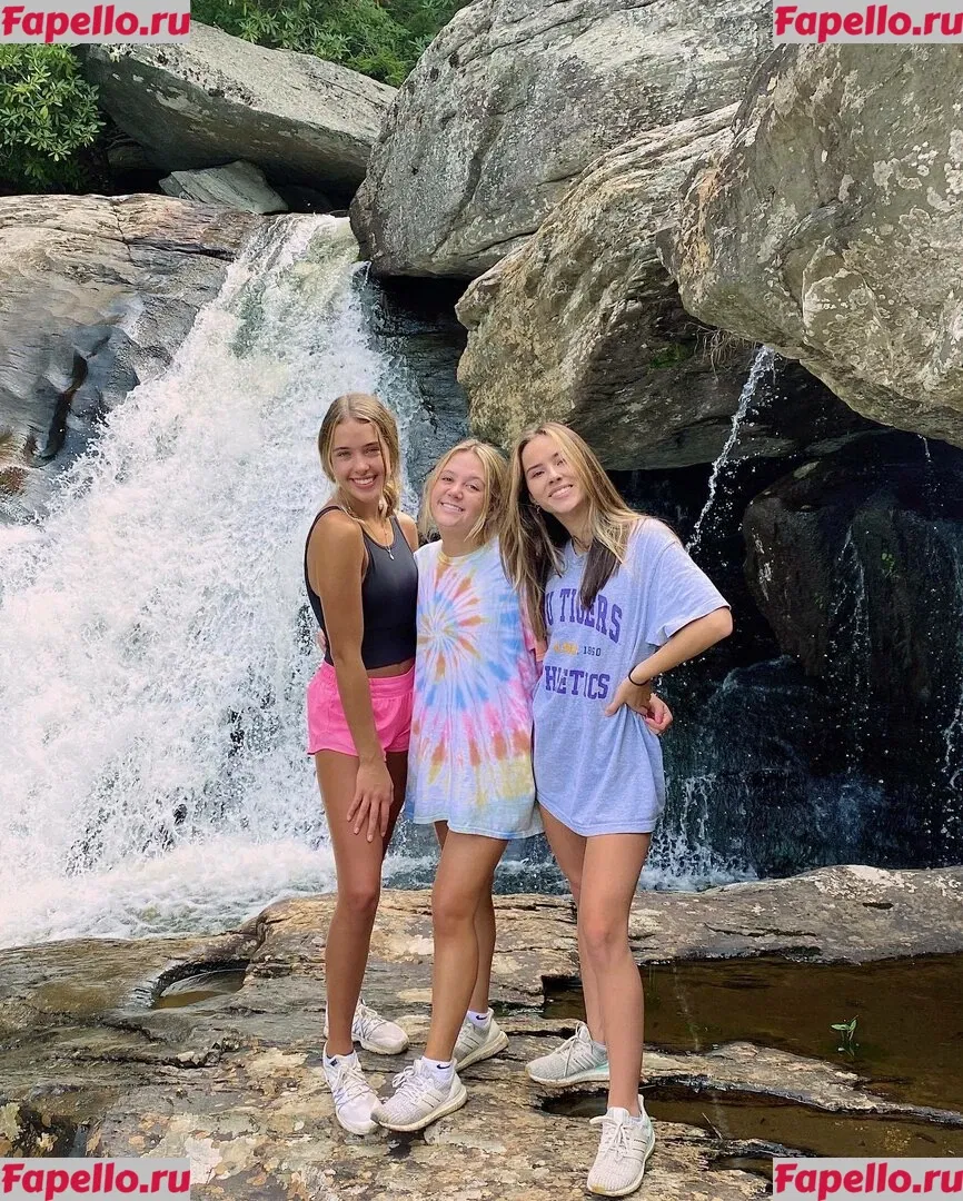 Julia & Katelyn Ernst Onlyfans Photo Gallery 