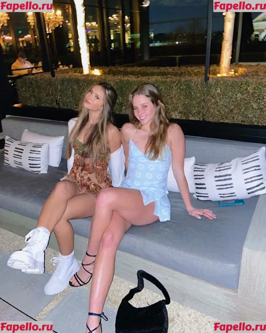 Julia & Katelyn Ernst Onlyfans Photo Gallery 