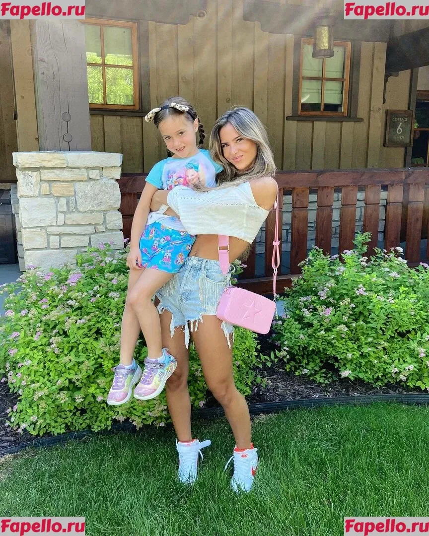 Julia & Katelyn Ernst Onlyfans Photo Gallery 