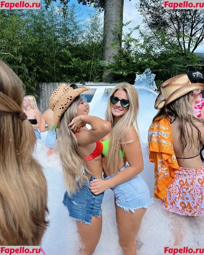 Julia & Katelyn Ernst Onlyfans Photo Gallery 