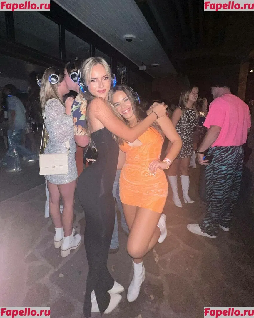 Julia & Katelyn Ernst Onlyfans Photo Gallery 