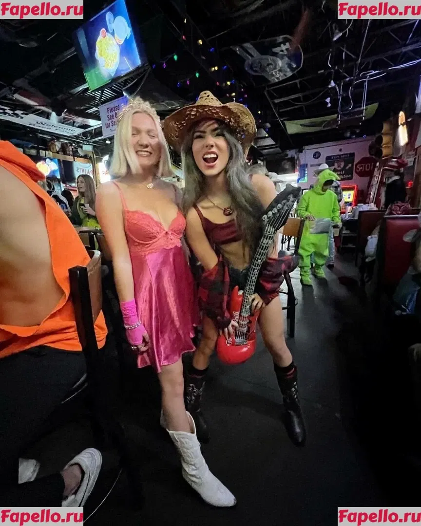 Julia & Katelyn Ernst Onlyfans Photo Gallery 