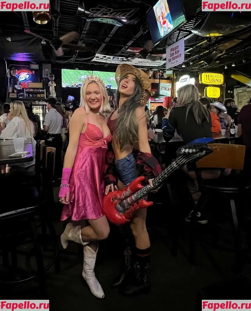 Julia & Katelyn Ernst Onlyfans Photo Gallery 