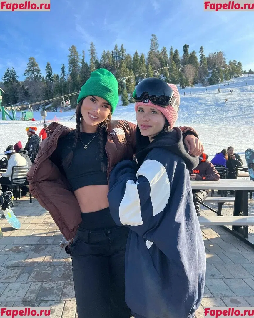Julia & Katelyn Ernst Onlyfans Photo Gallery 