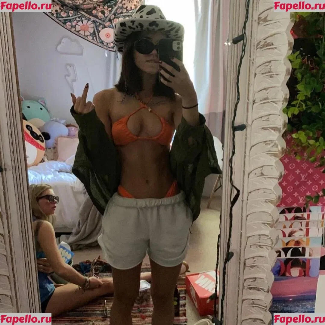 Julia & Katelyn Ernst Onlyfans Photo Gallery 