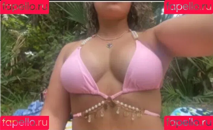 JustYeliz Onlyfans Photo Gallery 