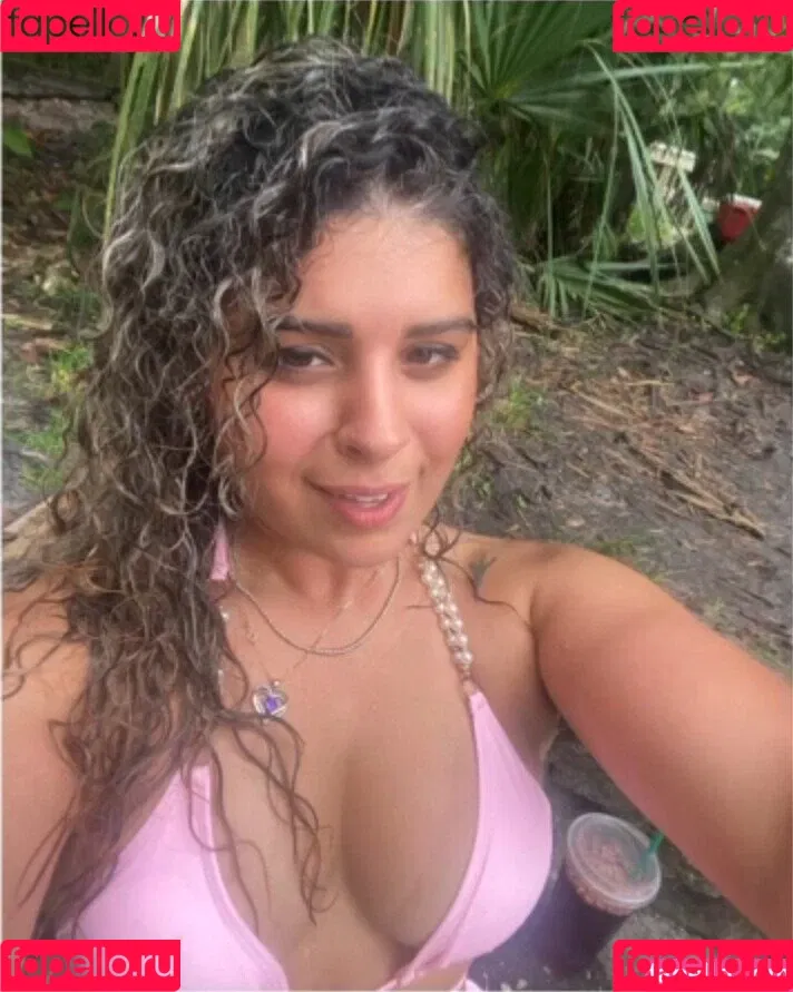 JustYeliz Onlyfans Photo Gallery 