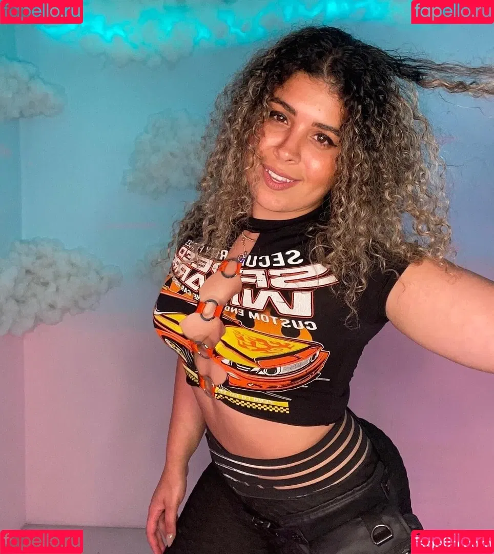 JustYeliz Onlyfans Photo Gallery 