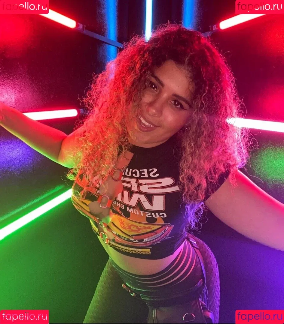 JustYeliz Onlyfans Photo Gallery 