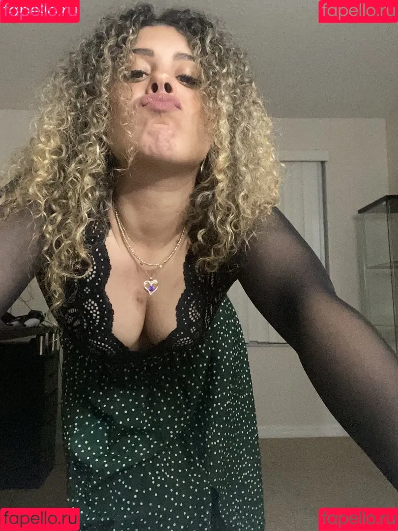 JustYeliz Onlyfans Photo Gallery 