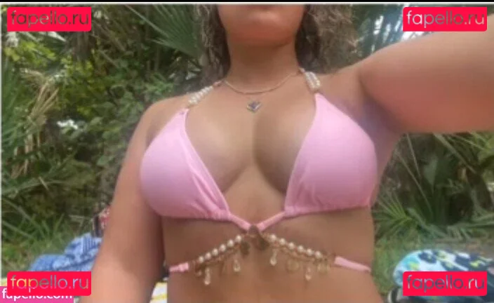 JustYeliz Onlyfans Photo Gallery 