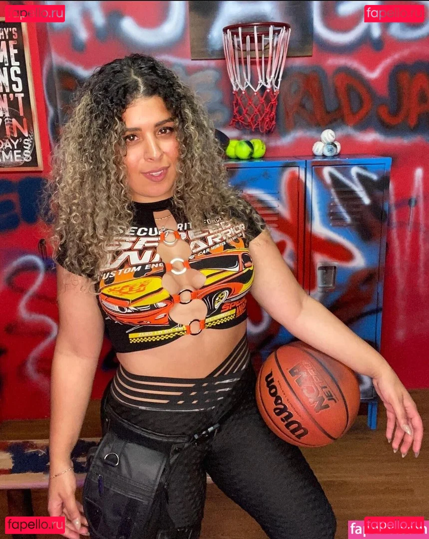 JustYeliz Onlyfans Photo Gallery 