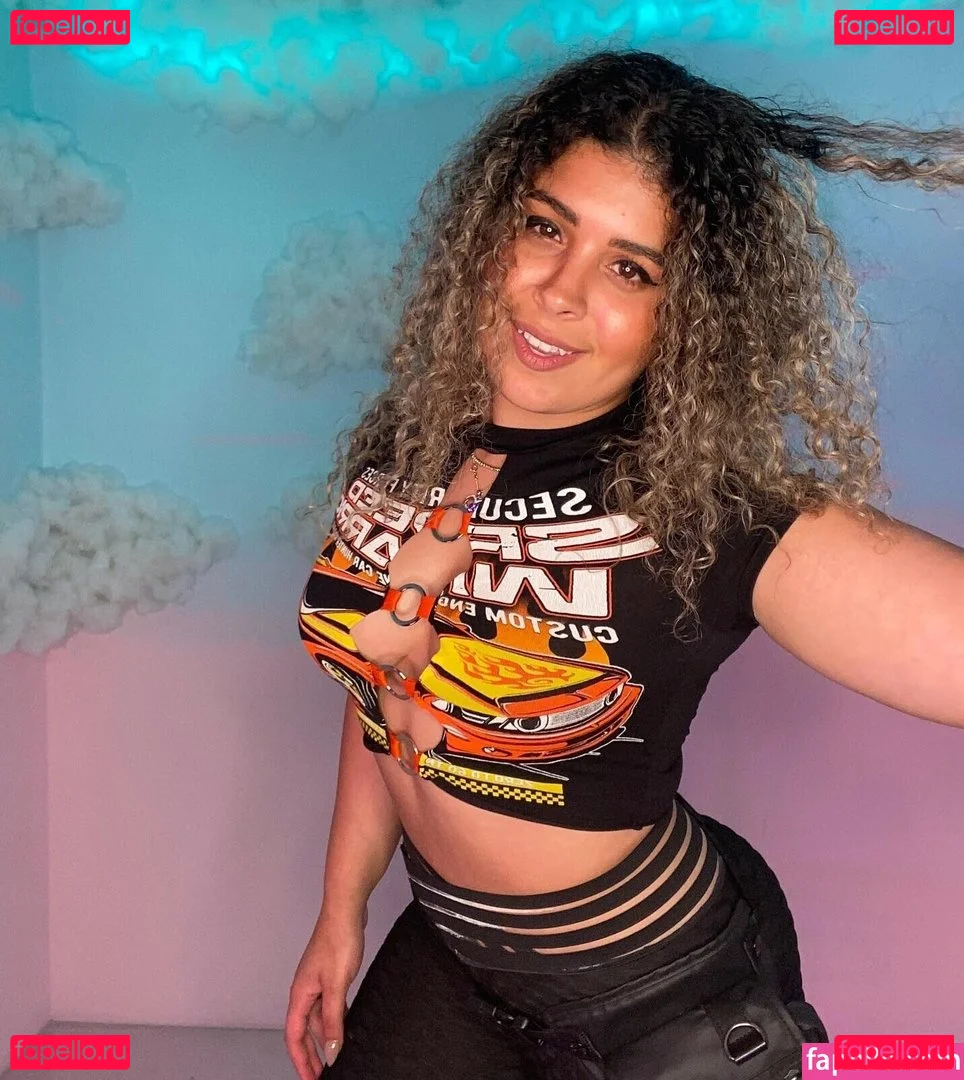 JustYeliz Onlyfans Photo Gallery 