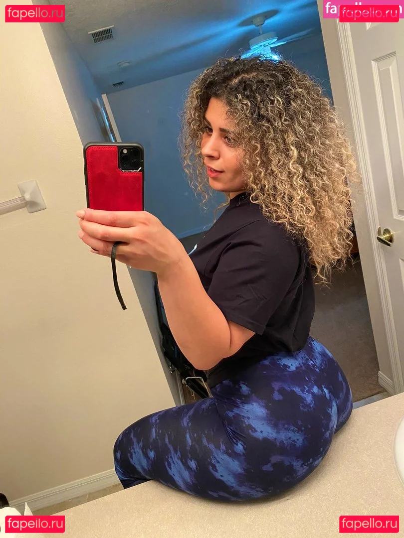 JustYeliz Onlyfans Photo Gallery 