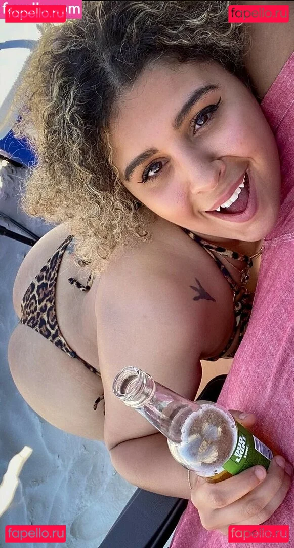 JustYeliz Onlyfans Photo Gallery 