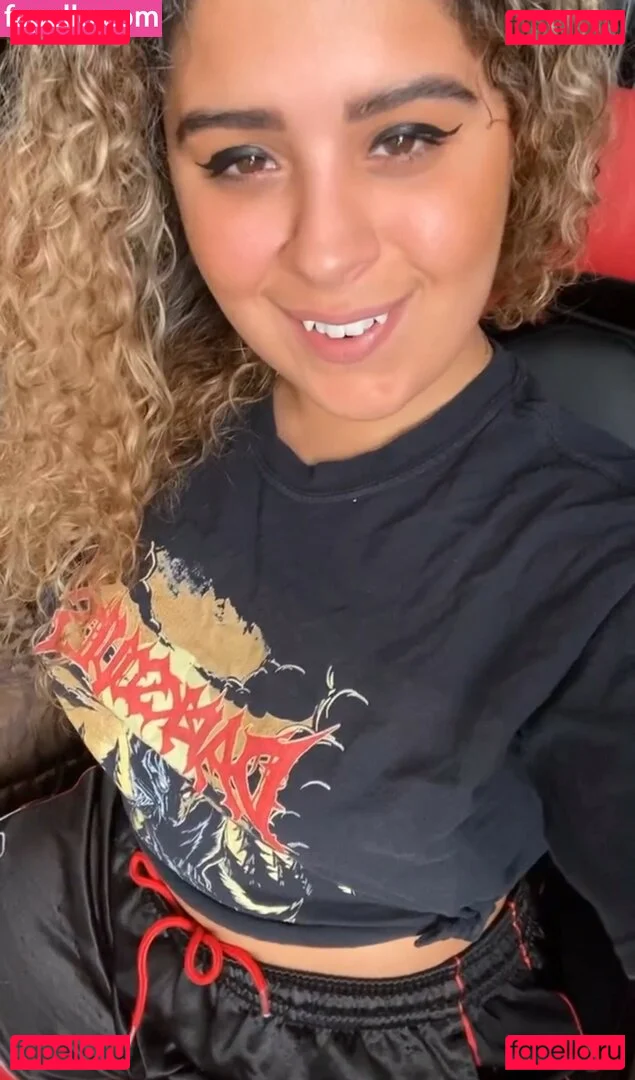 JustYeliz Onlyfans Photo Gallery 