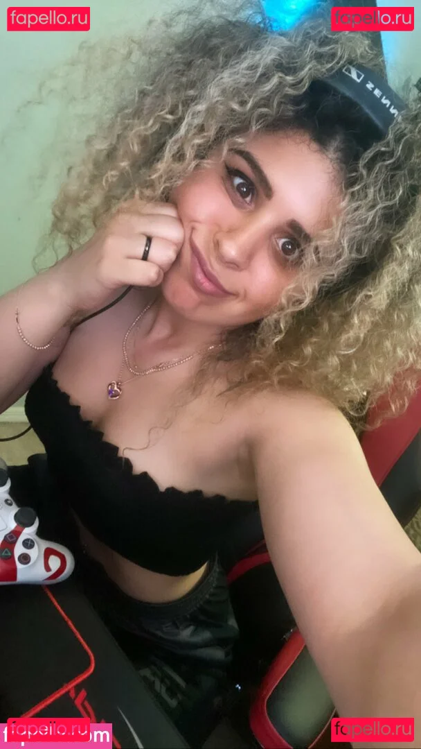 JustYeliz Onlyfans Photo Gallery 