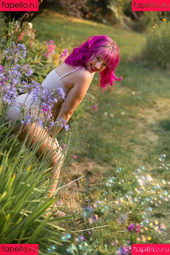 lilpinkalien Onlyfans Photo Gallery 