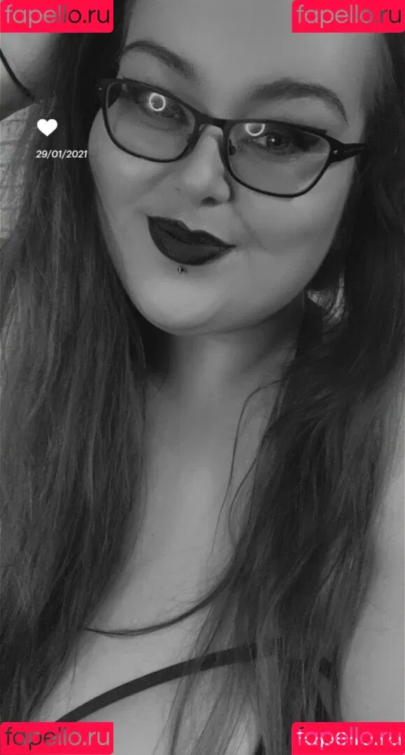 obeymisselle Onlyfans Photo Gallery 