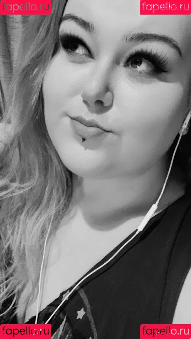 obeymisselle Onlyfans Photo Gallery 