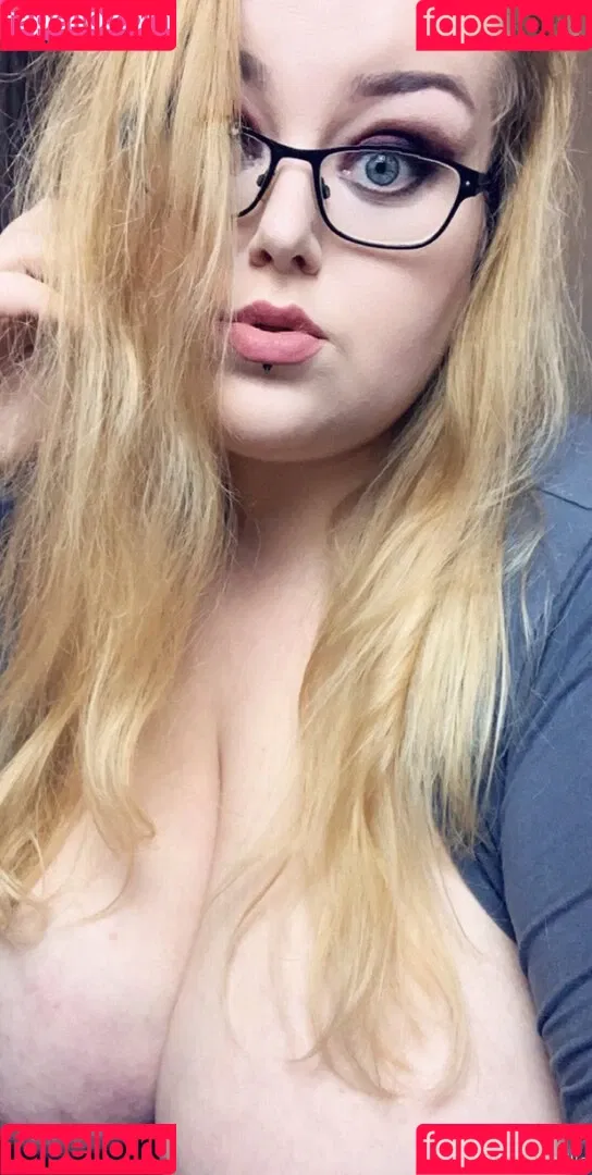obeymisselle Onlyfans Photo Gallery 