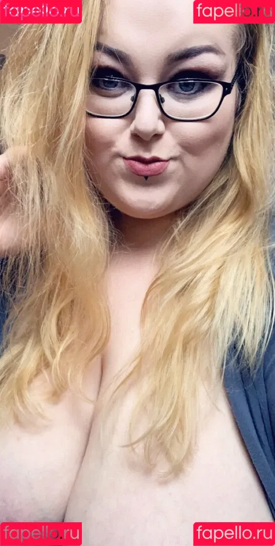 obeymisselle Onlyfans Photo Gallery 