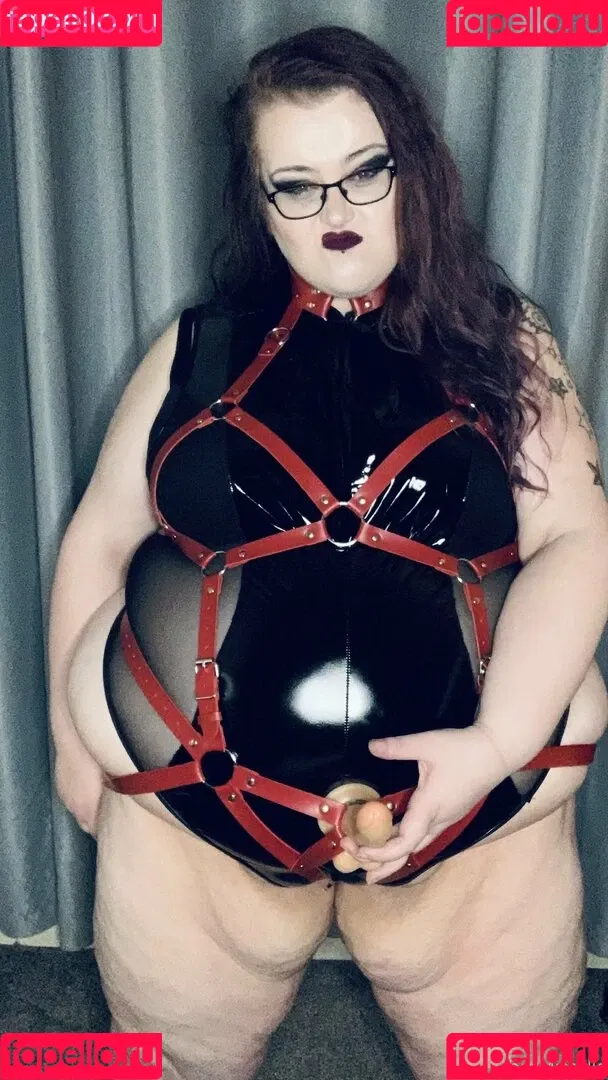 obeymisselle Onlyfans Photo Gallery 