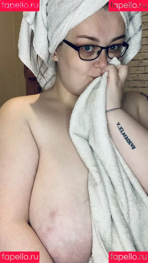 obeymisselle Onlyfans Photo Gallery 
