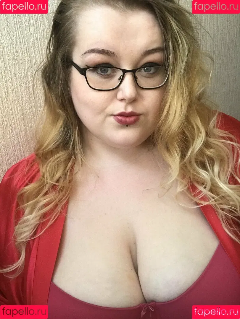 obeymisselle Onlyfans Photo Gallery 