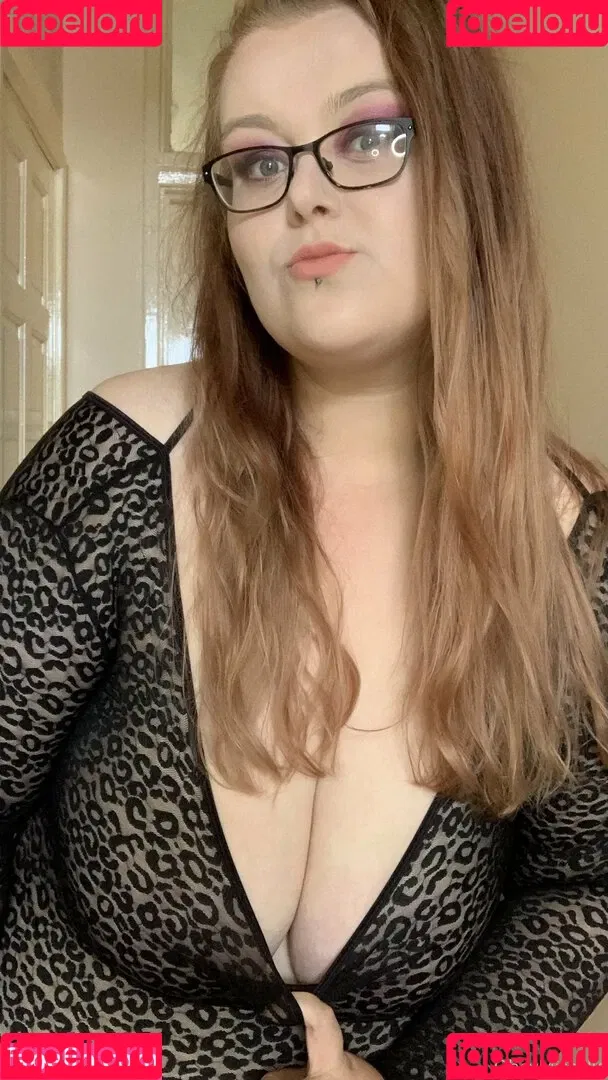 obeymisselle Onlyfans Photo Gallery 