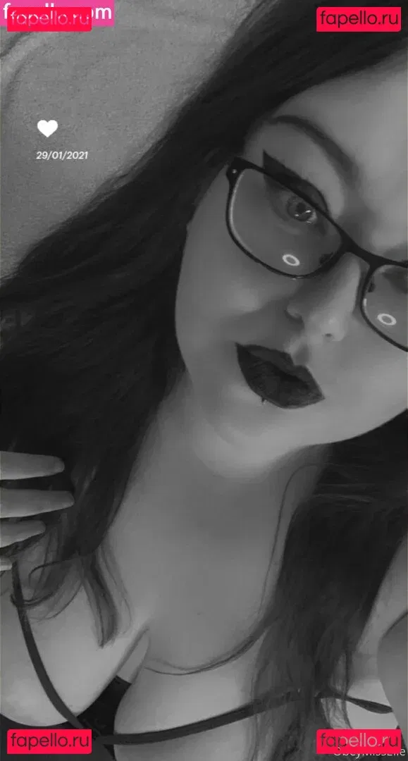 obeymisselle Onlyfans Photo Gallery 