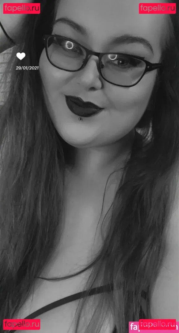 obeymisselle Onlyfans Photo Gallery 