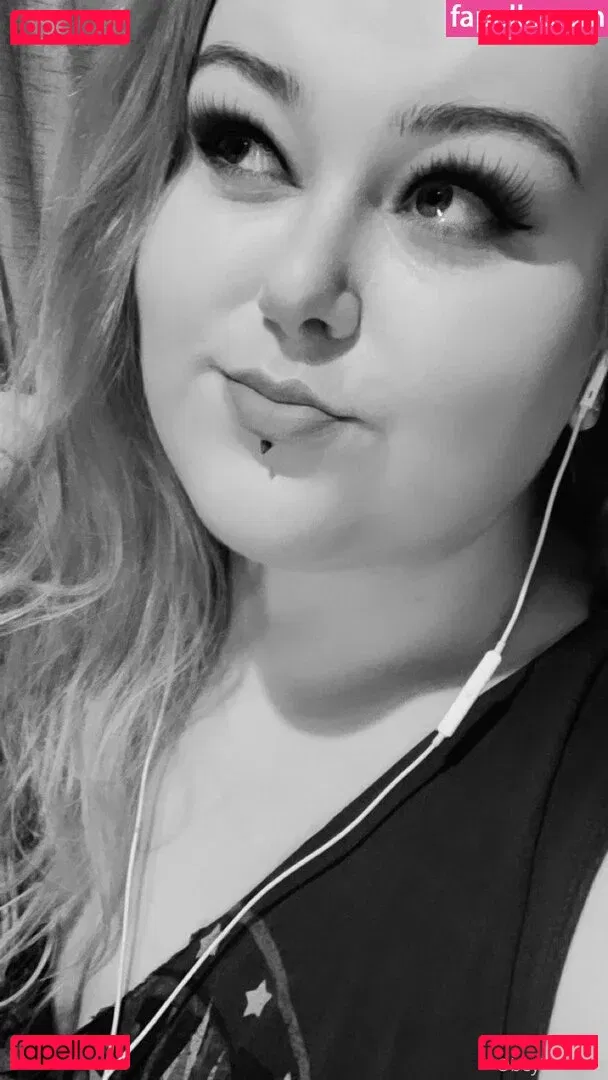 obeymisselle Onlyfans Photo Gallery 