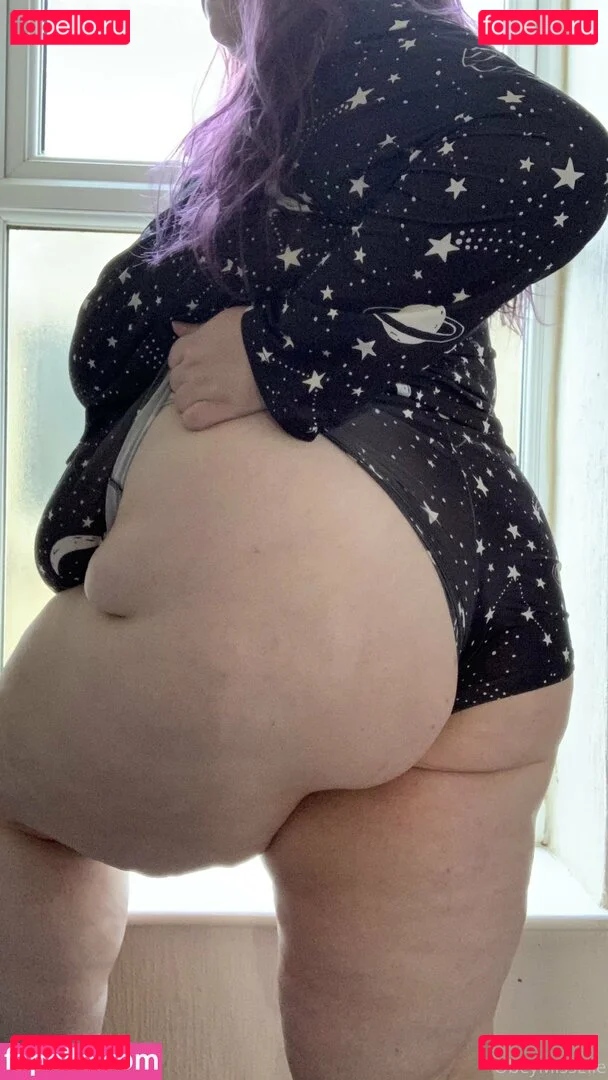 obeymisselle Onlyfans Photo Gallery 