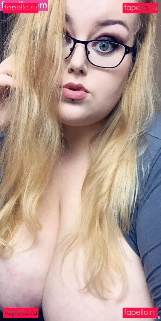 obeymisselle Onlyfans Photo Gallery 