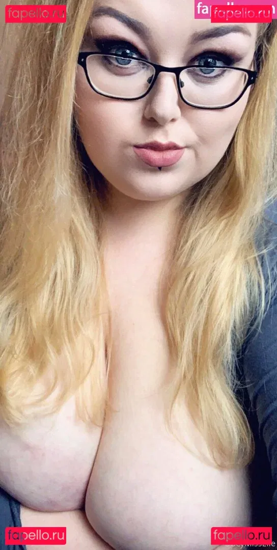 obeymisselle Onlyfans Photo Gallery 