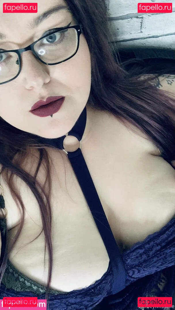 obeymisselle Onlyfans Photo Gallery 