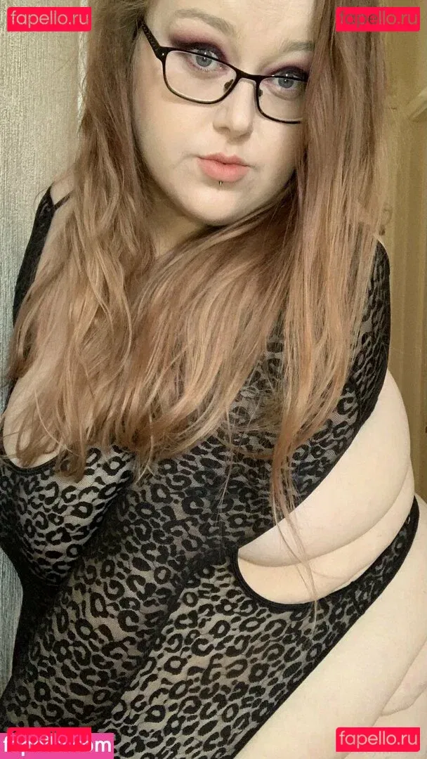 obeymisselle Onlyfans Photo Gallery 