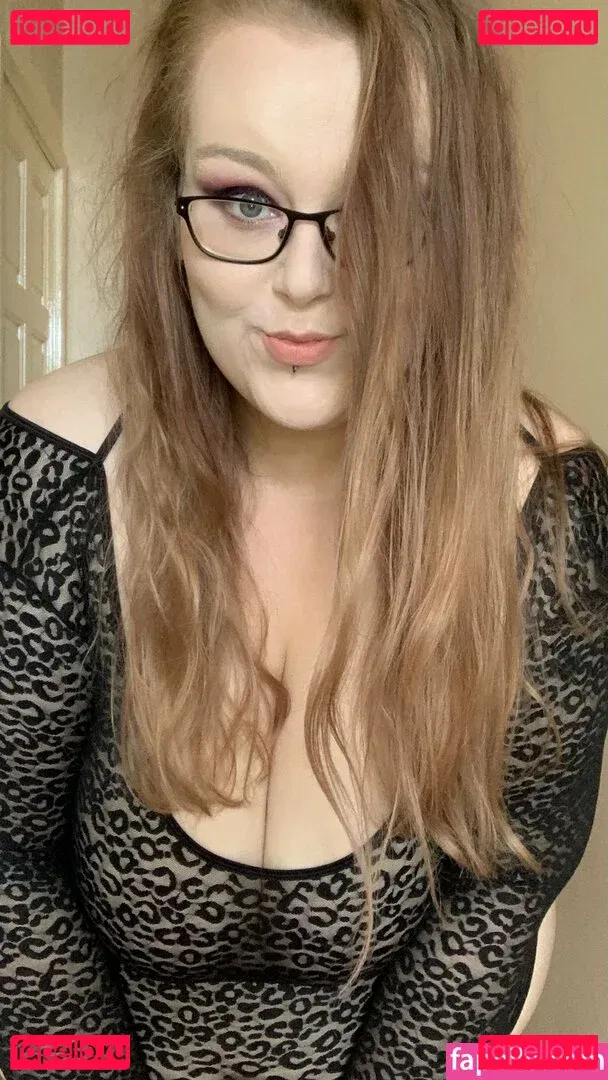 obeymisselle Onlyfans Photo Gallery 