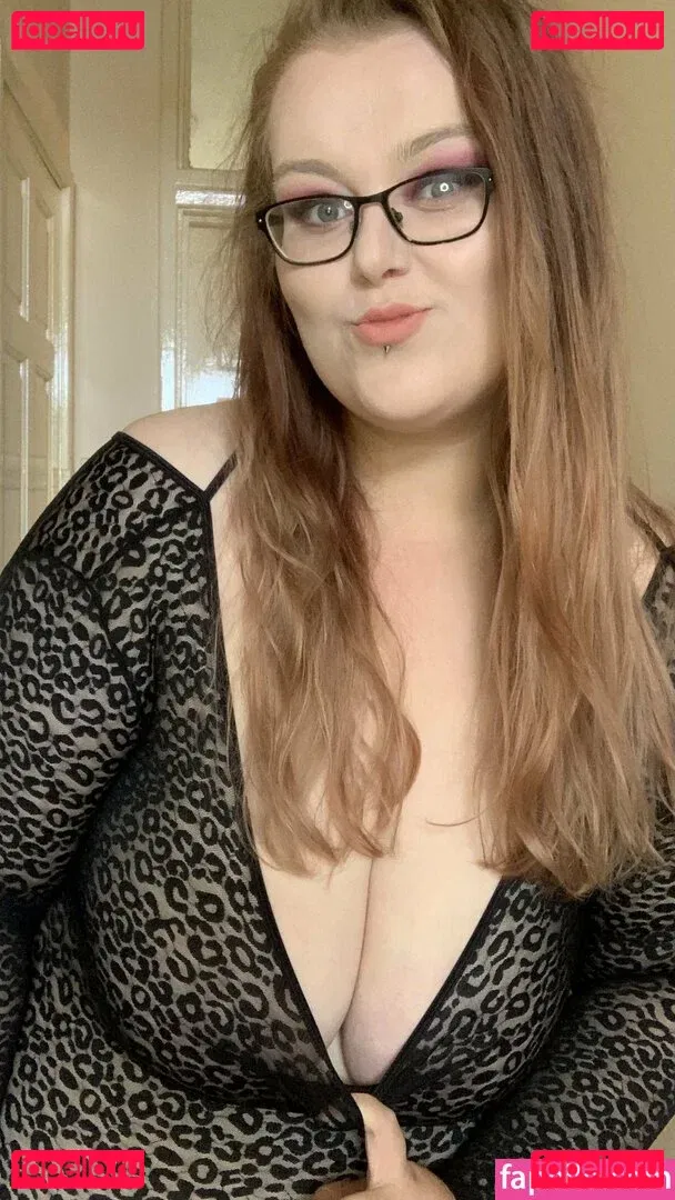 obeymisselle Onlyfans Photo Gallery 