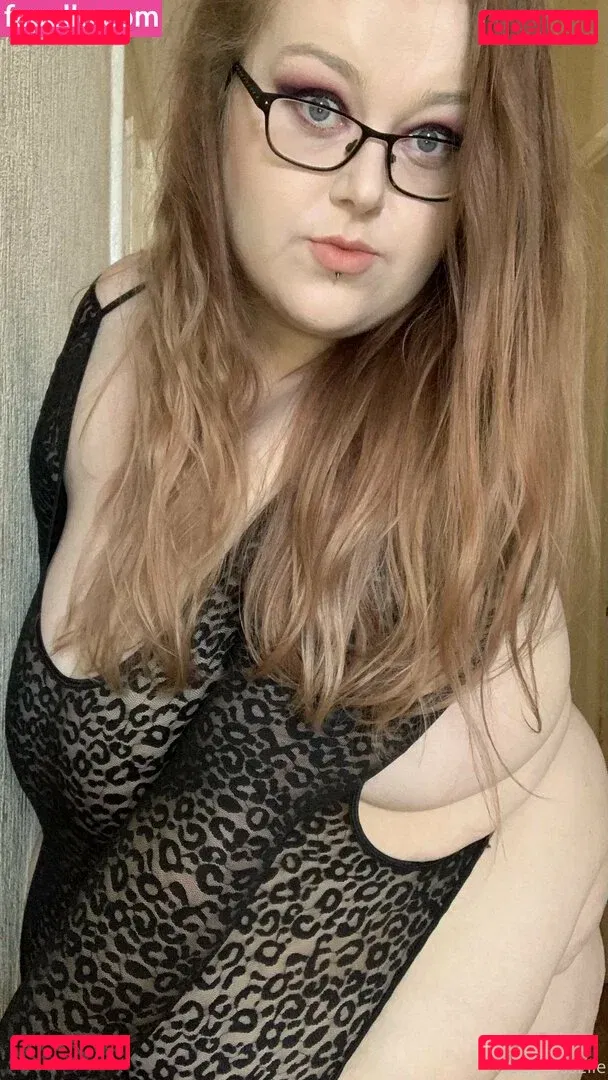 obeymisselle Onlyfans Photo Gallery 