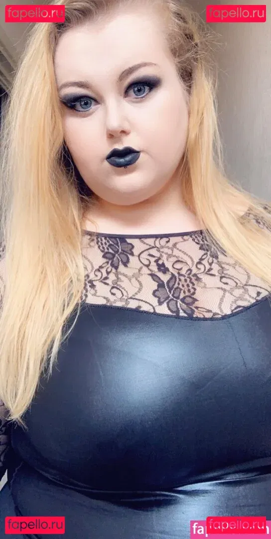 obeymisselle Onlyfans Photo Gallery 