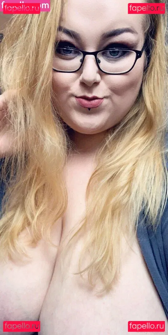 obeymisselle Onlyfans Photo Gallery 