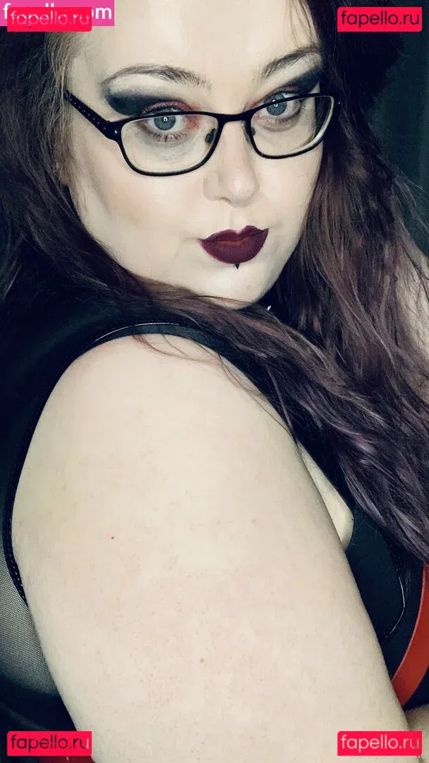 obeymisselle Onlyfans Photo Gallery 