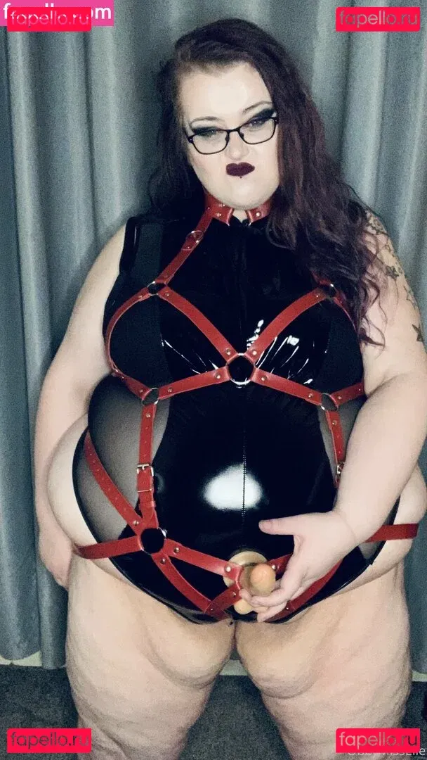 obeymisselle Onlyfans Photo Gallery 