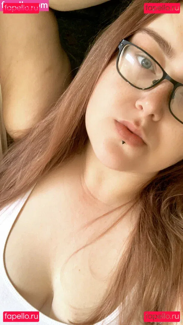 obeymisselle Onlyfans Photo Gallery 