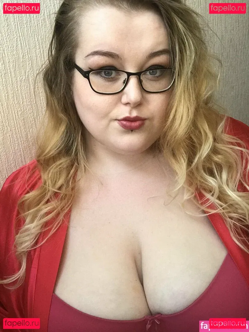 obeymisselle Onlyfans Photo Gallery 