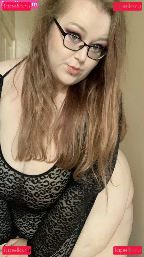 obeymisselle Onlyfans Photo Gallery 