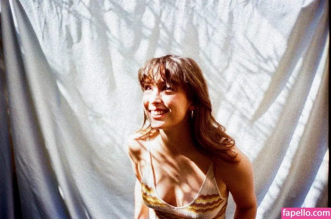 Lucie Bourdeu Onlyfans Photo Gallery 